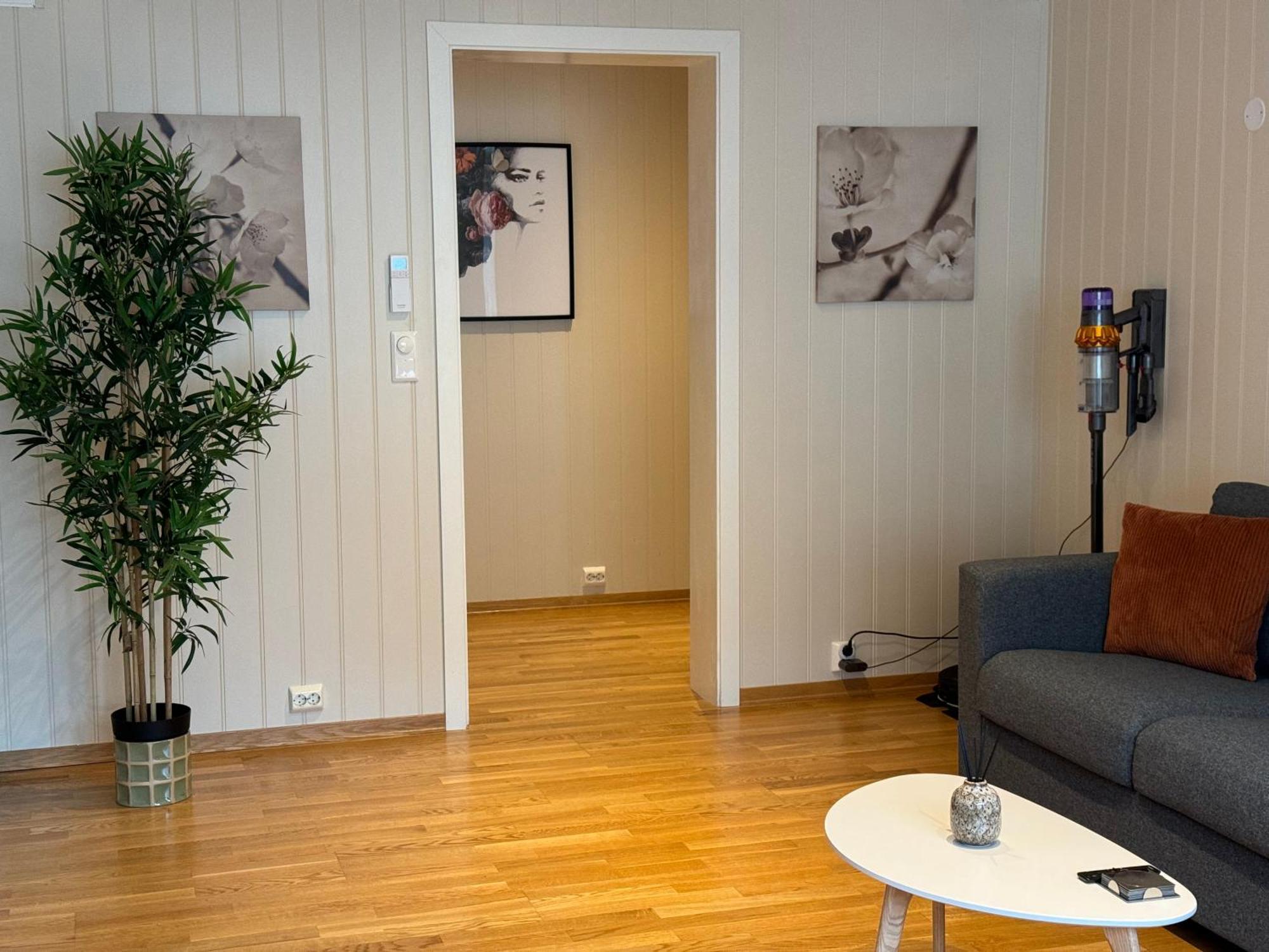 Charming 3-Bedroom Apartment In The Heart Of Кристиансунн Экстерьер фото