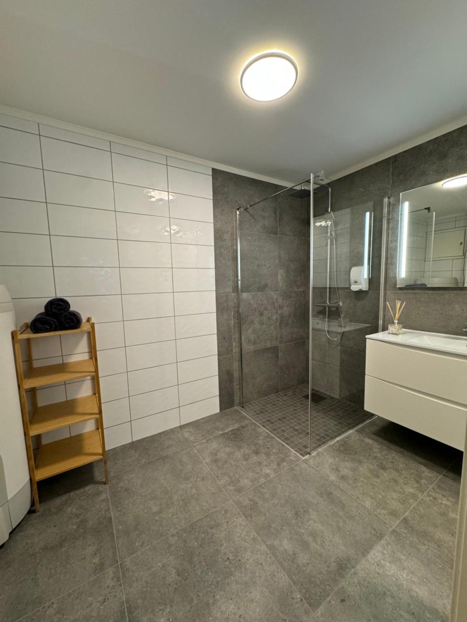 Charming 3-Bedroom Apartment In The Heart Of Кристиансунн Экстерьер фото
